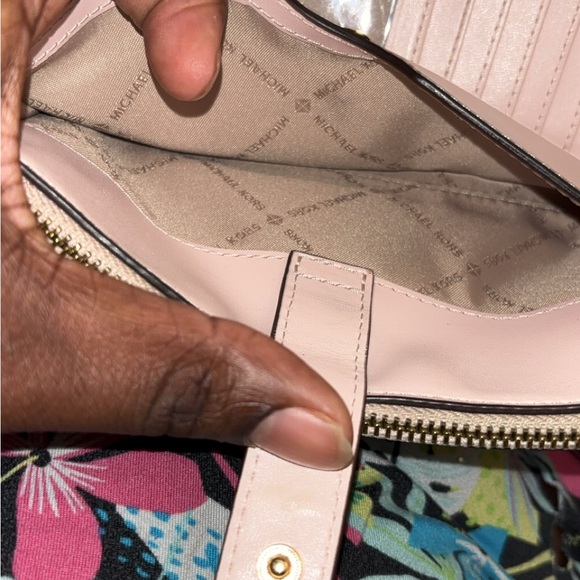 Michael Kors Signature Pink and Cream Shoulder Bag & Wrislet Wallet - Picture 10 of 10